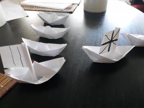 HR - naval battle scene from paper boats 1